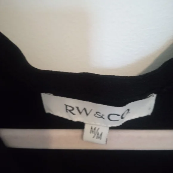 RW&CO. Black Ribbed V-Neck Button-Up Top - Picture 5 of 7